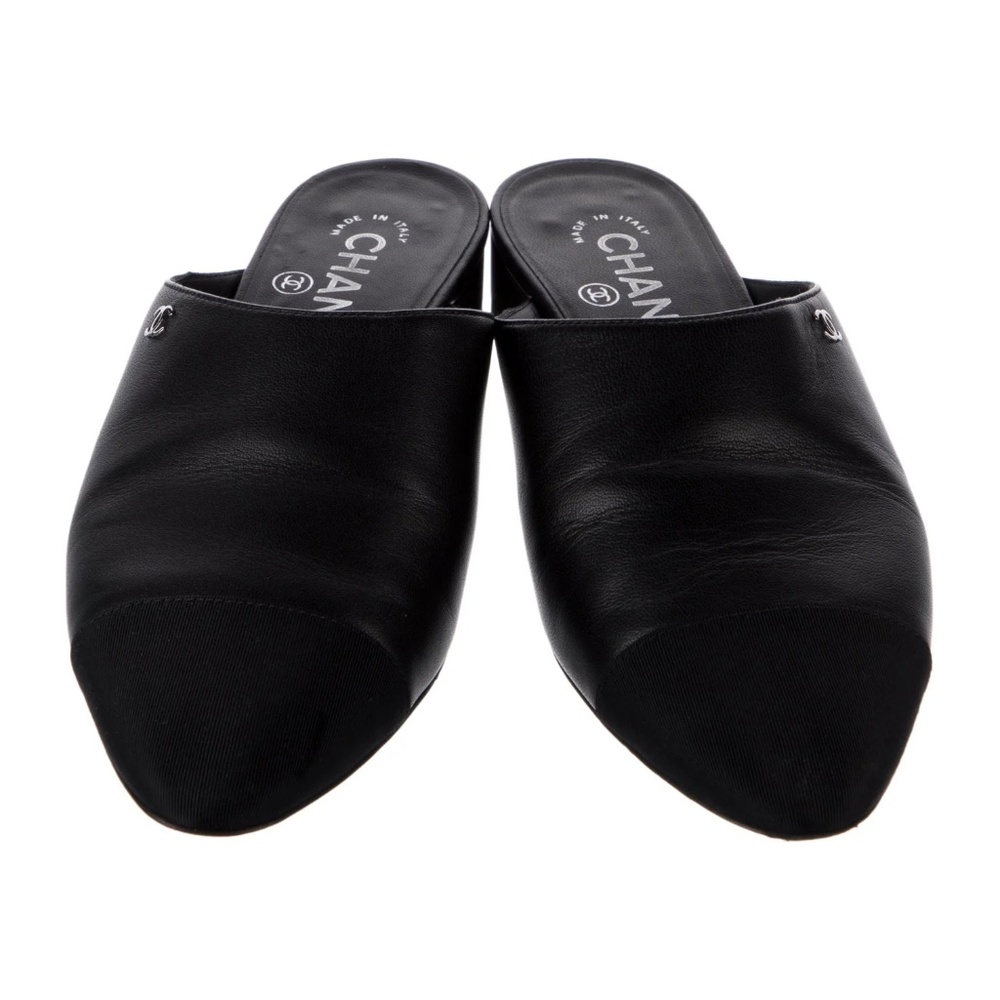 AUTHENTIC Chanel 2018 Interlocking CC Logo Mules Women's Size: 7 | IT 37